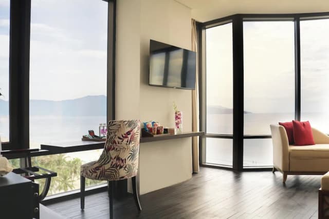 ホリデービーチホテルダナン-プレミア スイート ダブルベッド 1 台 オーシャンビュー-8