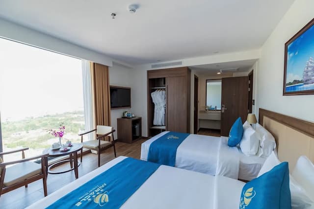 Miracle Luxury Hotel-Superior Double or Twin Room, City View-1