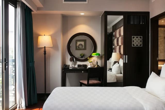 L’HÔTEL du LAC Hanoi-Junior Twin Suite Balcony Street View-4