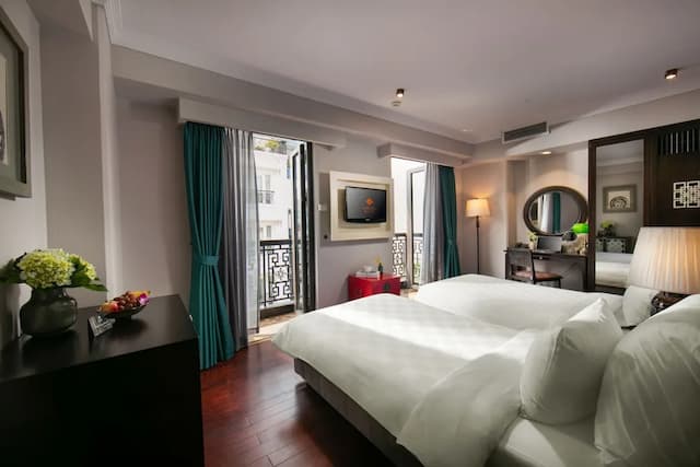 L’HÔTEL du LAC Hanoi-Junior Twin Suite Balcony Street View-5
