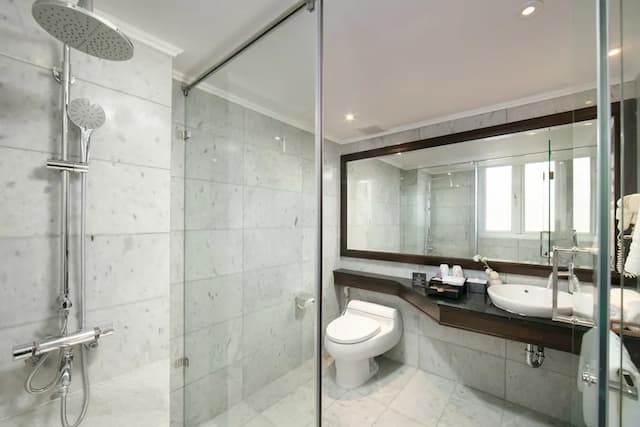 L’HÔTEL du LAC Hanoi-Junior Twin Suite Balcony Street View-7