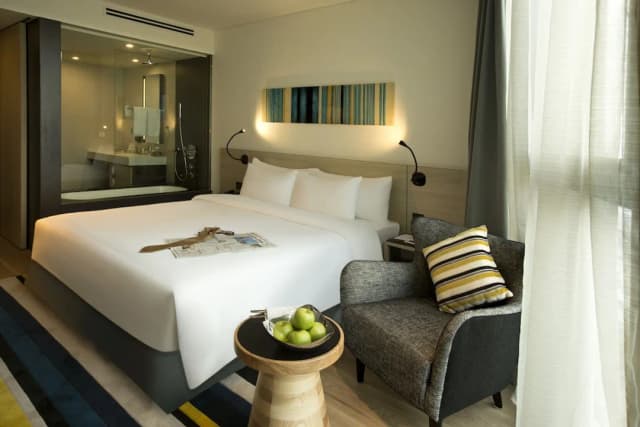 Liberty Central Saigon Citypoint-Deluxe Room Only-3