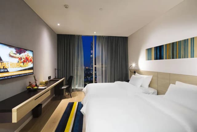 Liberty Central Saigon Citypoint-Deluxe Room Only-4