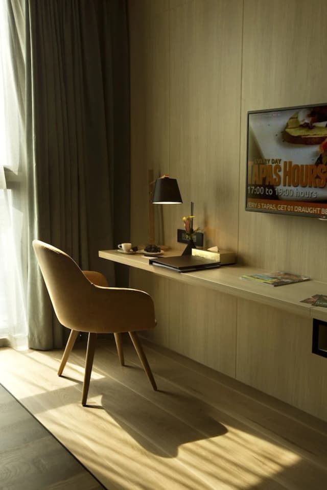 Liberty Central Saigon Citypoint-Deluxe Room with Breakfast-2