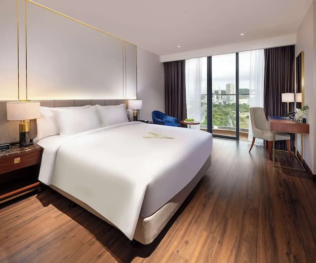 Best Western Premier Marvella Nha Trang-华丽客房, 1 张特大床, 阳台, 海景-1