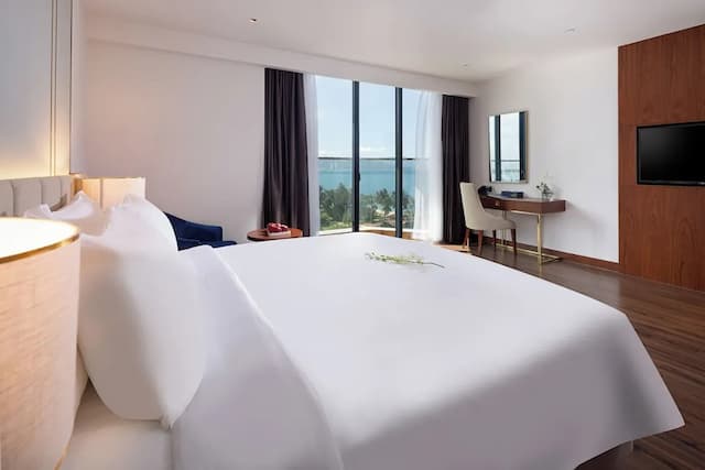 Best Western Premier Marvella Nha Trang-小型套房, 1 张特大床, 阳台, 海景-1