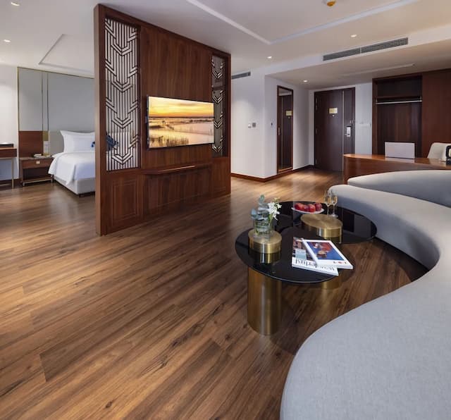 Best Western Premier Marvella Nha Trang-行政套房, 1 张特大床, 阳台, 海景-2