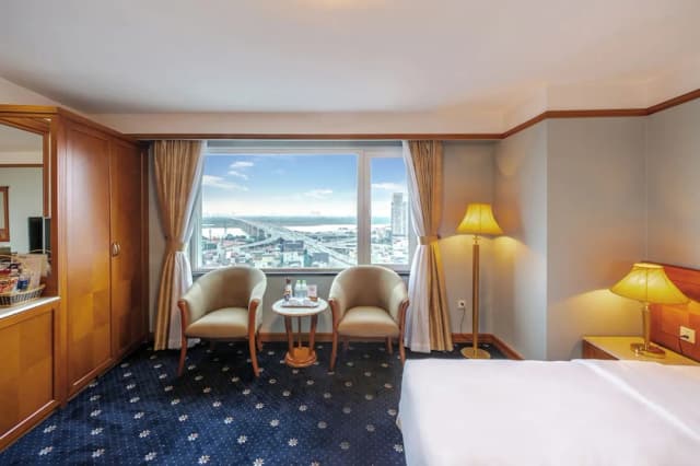 A25 Premium Hotel-Deluxe Double Room, City View-8