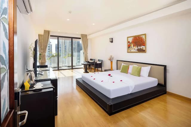 The Summer Hotel-Senior Double Room, 1 King Bed, Balcony, City View-2