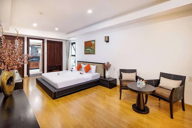 The Summer Hotel-Senior Double Room, 1 King Bed, Balcony, City View-8