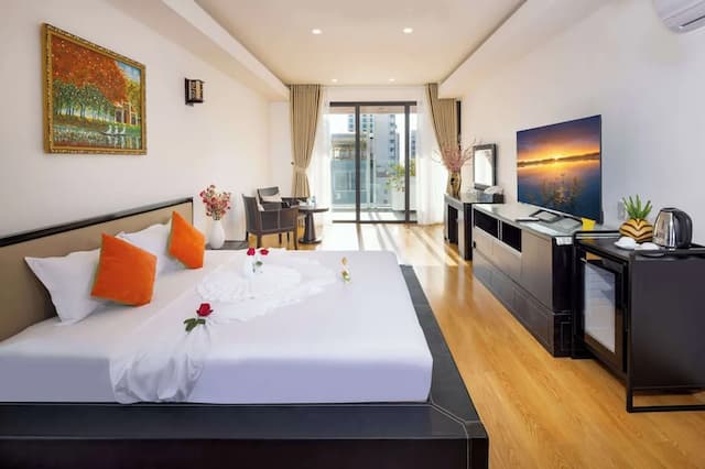 The Summer Hotel-Senior Double Room, 1 King Bed, Balcony, City View-1