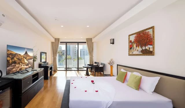 The Summer Hotel-Senior Double Room, 1 King Bed, Balcony, City View-7