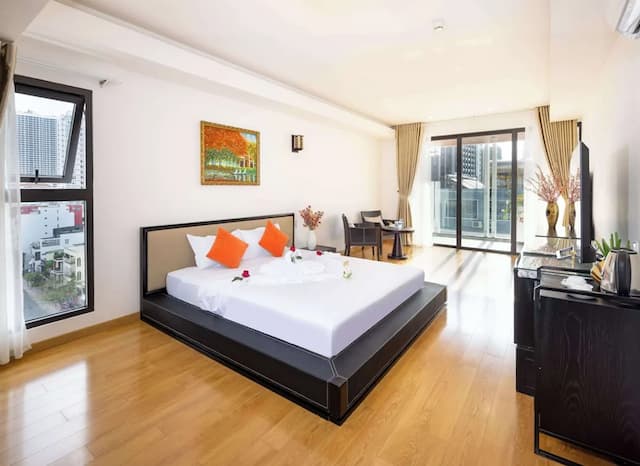 The Summer Hotel-Senior Double Room, 1 King Bed, Balcony, City View-4