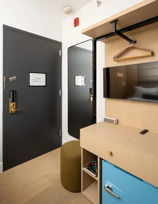 Little Charlie Hotel-Full-Size Elegance Escape in Midtown-10