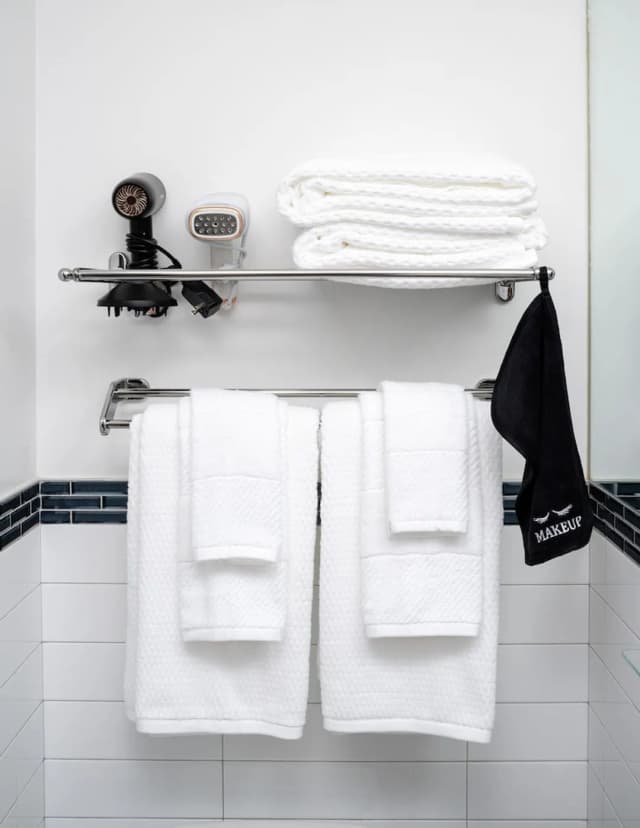 Little Charlie Hotel-Full-Size Elegance Escape in Midtown-7