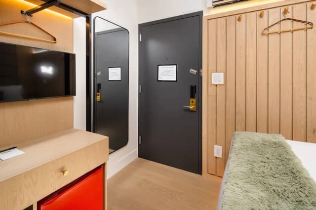 Little Charlie Hotel-Full-Size Elegance Escape in Midtown-6