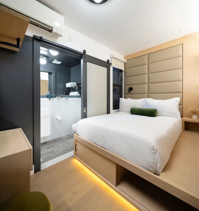 Little Charlie Hotel-Full-Size Elegance Escape in Midtown-12