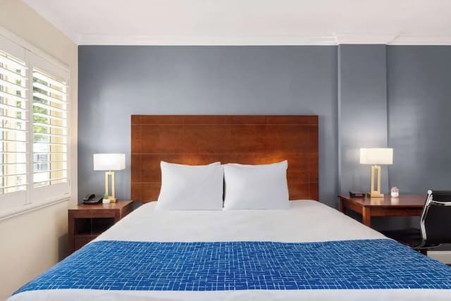 トラベロッジ バイ ウィンダム バイ フィッシャーマンズ ワーフ-ルーム キングベッド 1 台 バリアフリー 禁煙-3