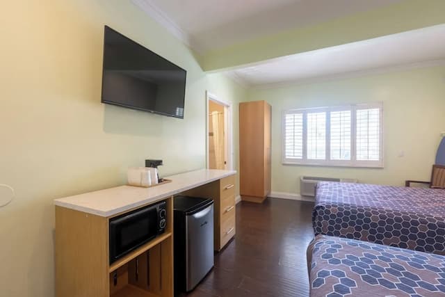 Hollywood City Inn-Standard Room, 2 Queen Beds-4