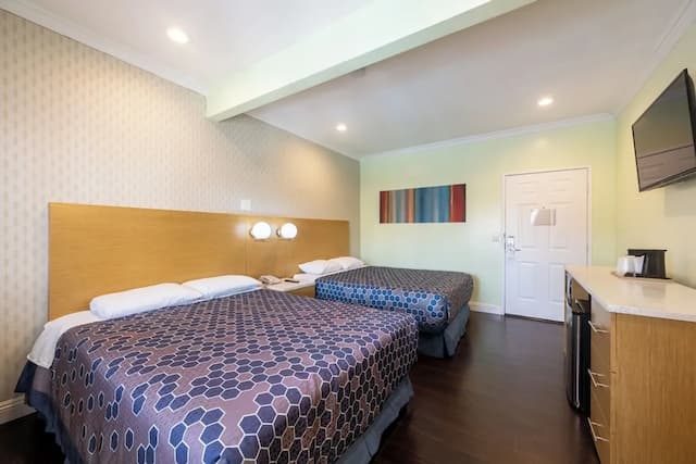 Hollywood City Inn-Standard Room, 2 Queen Beds-2