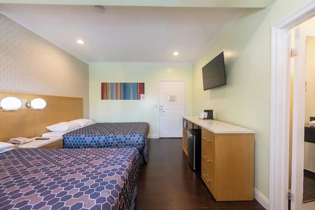 Hollywood City Inn-Standard Room, 2 Queen Beds-3