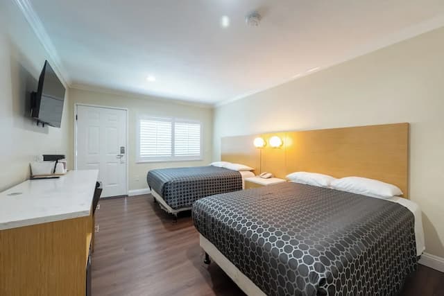 Hollywood City Inn-Classic Double Room, 2 Double Beds-2