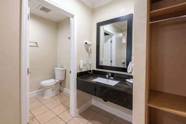 Hollywood City Inn-Classic Double Room, 2 Double Beds-5