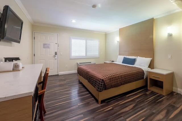 Hollywood City Inn-Superior Room, 1 King Bed-2