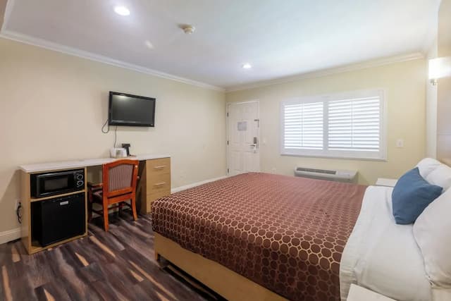 Hollywood City Inn-Superior Room, 1 King Bed-4