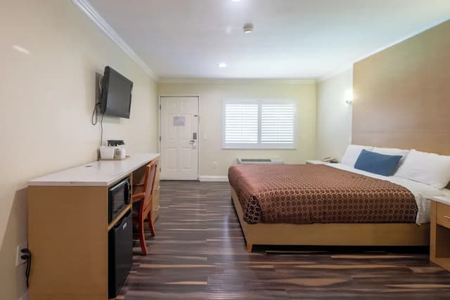 Hollywood City Inn-Superior Room, 1 King Bed-5