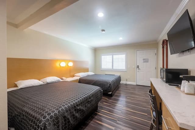 Hollywood City Inn-Superior Room, 2 Queen Beds-1