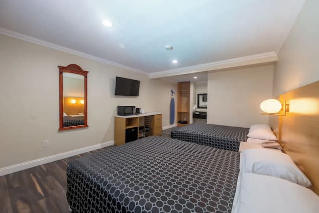 Hollywood City Inn-Superior Room, 2 Queen Beds-3