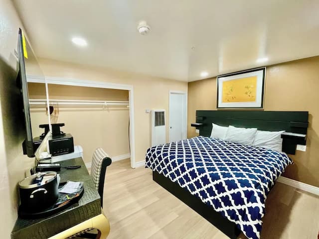 Ocean Inn-基础单人房, 1 张特大床, 冰箱和微波炉-2