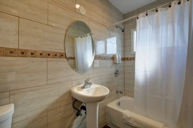 Tradewinds Hotel LAX Airport-Double Room, 2 Queen Beds-6