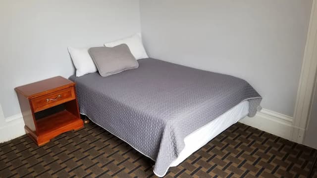 皮拉蒙特酒店-標準客房, 1 張標準雙人床, 共用浴室-16