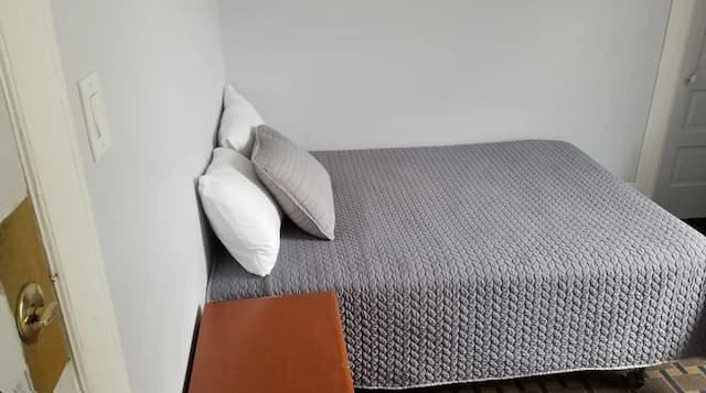 皮拉蒙特酒店-標準客房, 1 張標準雙人床, 共用浴室-13