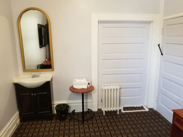 皮拉蒙特酒店-標準客房, 1 張標準雙人床, 共用浴室-7