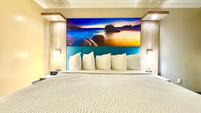 洛杉磯國際機場威尼斯海灘國王碼頭溫德姆戴斯飯店-標準客房, 1 張特大雙人床, 吸煙房-9