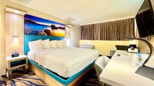 洛杉磯國際機場威尼斯海灘國王碼頭溫德姆戴斯飯店-標準客房, 1 張特大雙人床-6