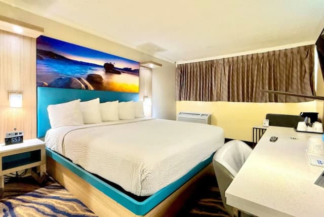 洛杉磯國際機場威尼斯海灘國王碼頭溫德姆戴斯飯店-標準客房, 1 張特大雙人床-12