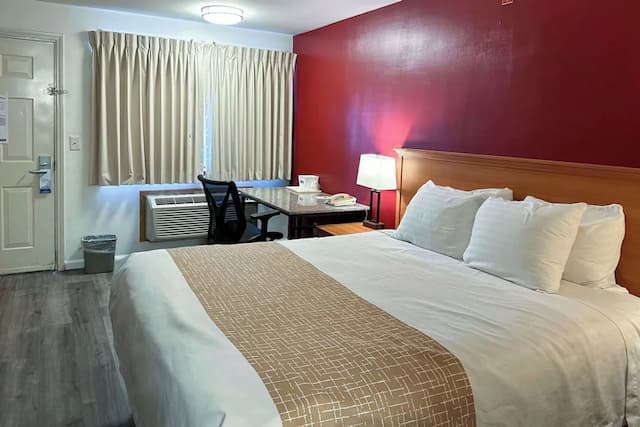 艾德蒙斯北西雅圖伊克諾小屋飯店-標準客房, 1 張加大雙人床, 非吸煙房-1