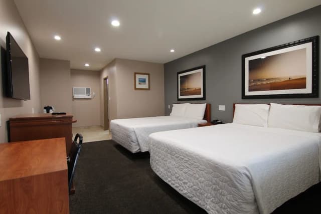 Dunes Inn - Wilshire-Standard Room, 2 Queen Beds-1
