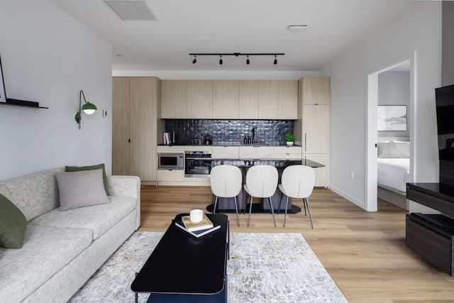 Smithe House-Apartment, Two Bedrooms, With Office-7