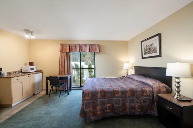 캐나디안 인-스탠다드룸, 퀸사이즈침대 1개-1