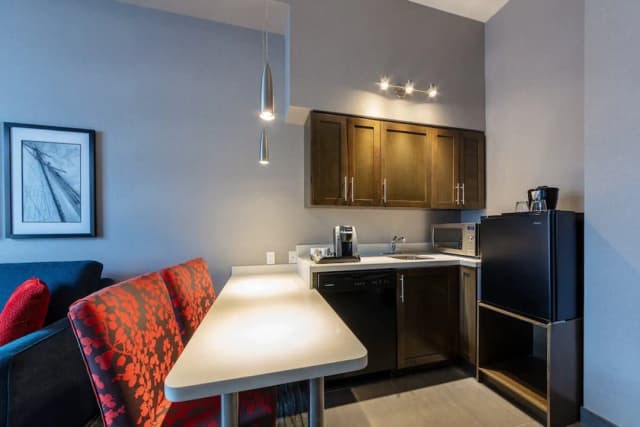 Holiday Inn Express Hotel & Suites Riverport Richmond by IHG-套房, 1 间卧室, 厨房-2