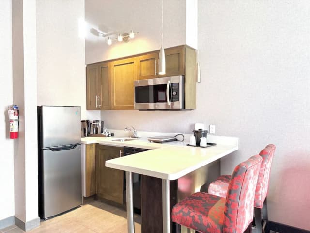 Holiday Inn Express Hotel & Suites Riverport Richmond by IHG-套房, 1 间卧室, 厨房-10