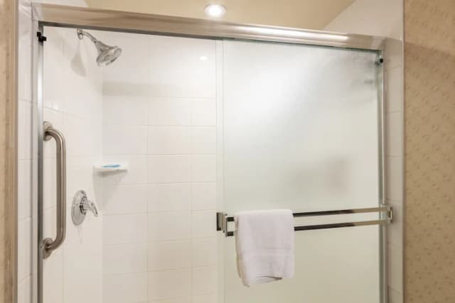 Holiday Inn Express Hotel & Suites Riverport Richmond by IHG-套房, 1 张特大床和 1 张沙发床-10