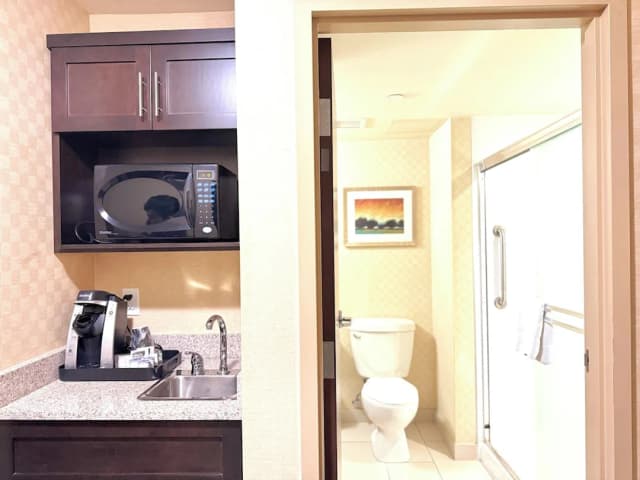 Holiday Inn Express Hotel & Suites Riverport Richmond by IHG-套房, 1 张特大床和 1 张沙发床-14