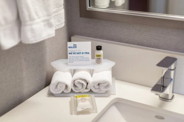 Holiday Inn Express Hotel & Suites Riverport Richmond by IHG-套房, 1 张特大床和 1 张沙发床-7
