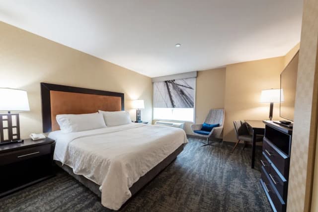 Holiday Inn Express Hotel & Suites Riverport Richmond by IHG-套房, 1 张特大床和 1 张沙发床-3